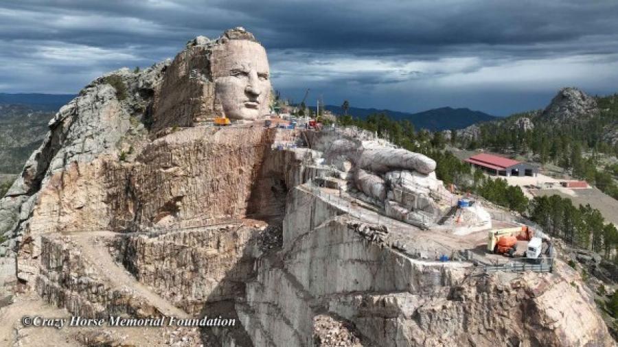 Liebherr Tower Crane Crafts Colossal Crazy Horse C