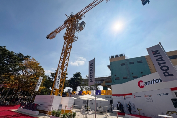New Potain MCT 105 topless tower crane in the spot